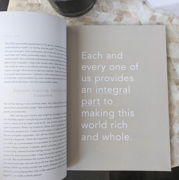 A Maker's Guide by Amy Howard, *signed* copy, Artist Creative Magazine - Picture 3 of 8